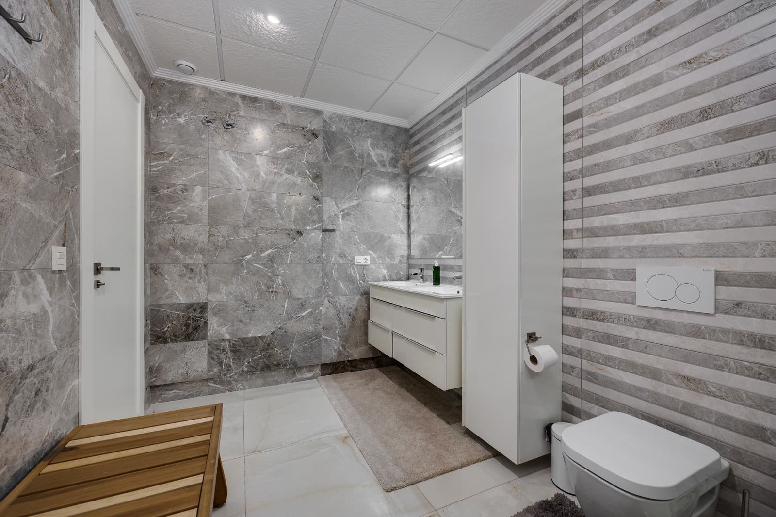 4 soverom Villa til salgs i Torrevieja med svømmebasseng garasje - € 750 000 (Ref: 9619033)