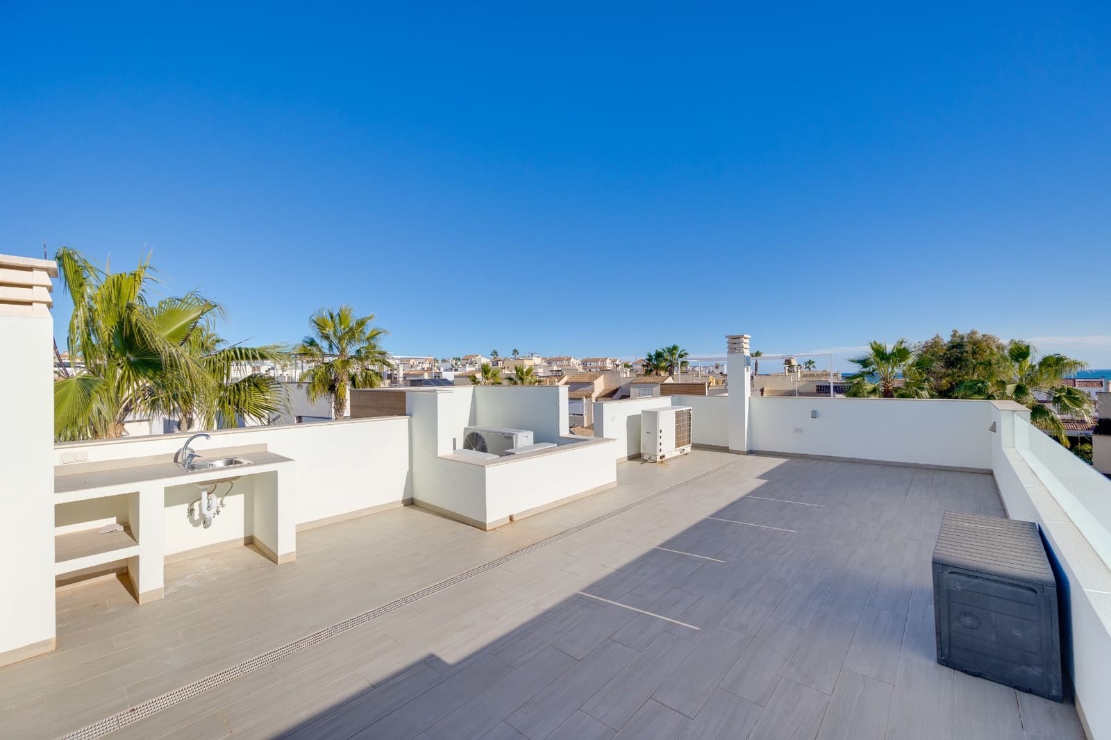 4 soverom Villa til salgs i Torrevieja med svømmebasseng garasje - € 750 000 (Ref: 9619033)