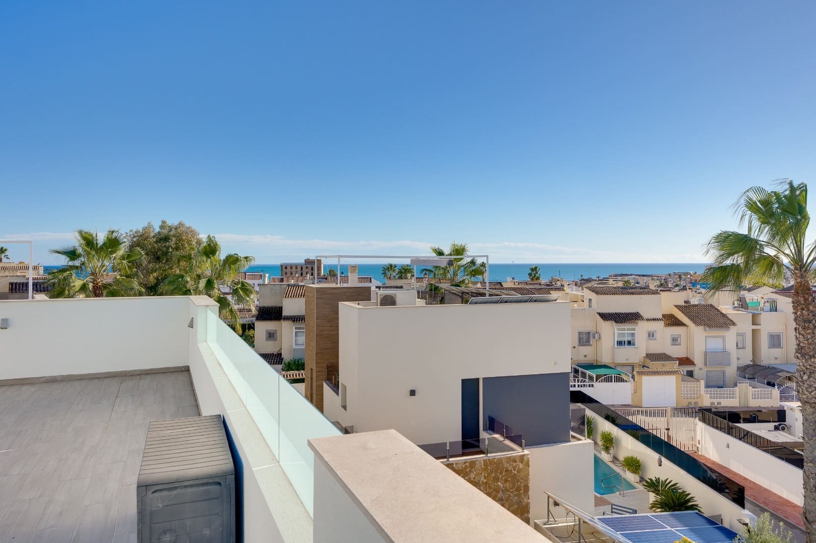 4 soverom Villa til salgs i Torrevieja med svømmebasseng garasje - € 750 000 (Ref: 9619033)