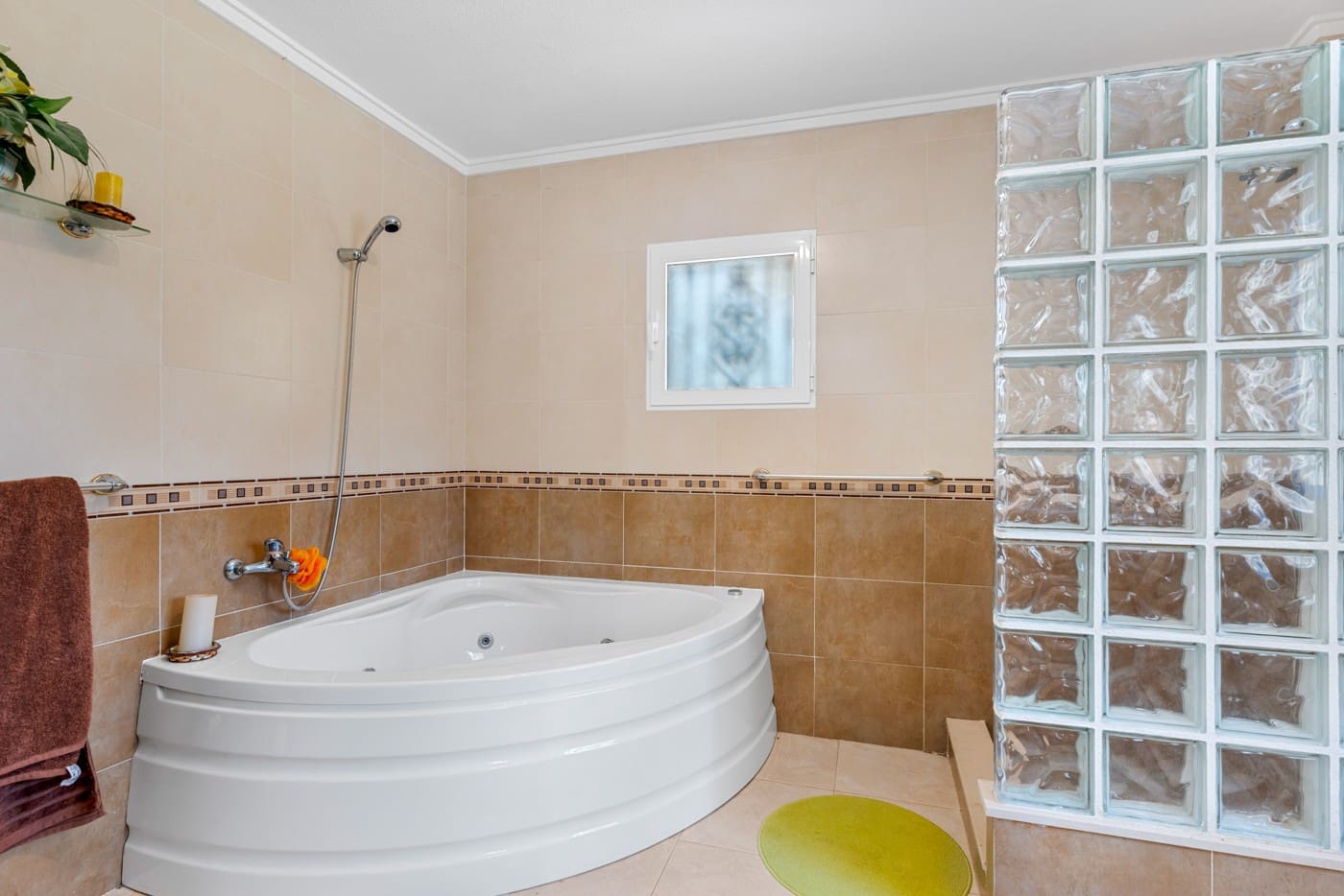 4 slaapkamer Villa te koop in Jacarilla met zwembad - € 350.000 (Ref: 9622346)