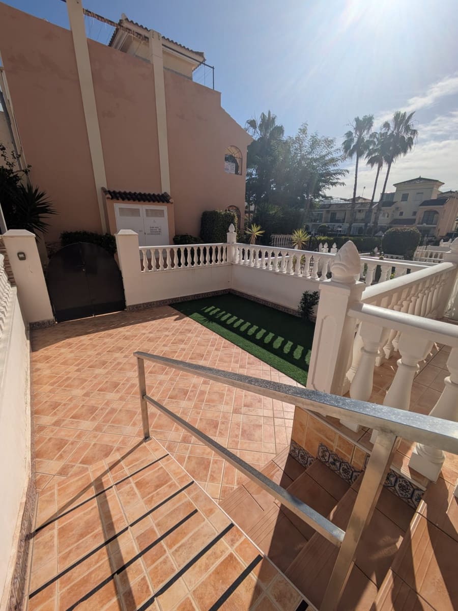 3 soveværelse Byhus til salg i Playa Flamenca med swimmingpool garage - € 285.000 (Ref: 9669071)