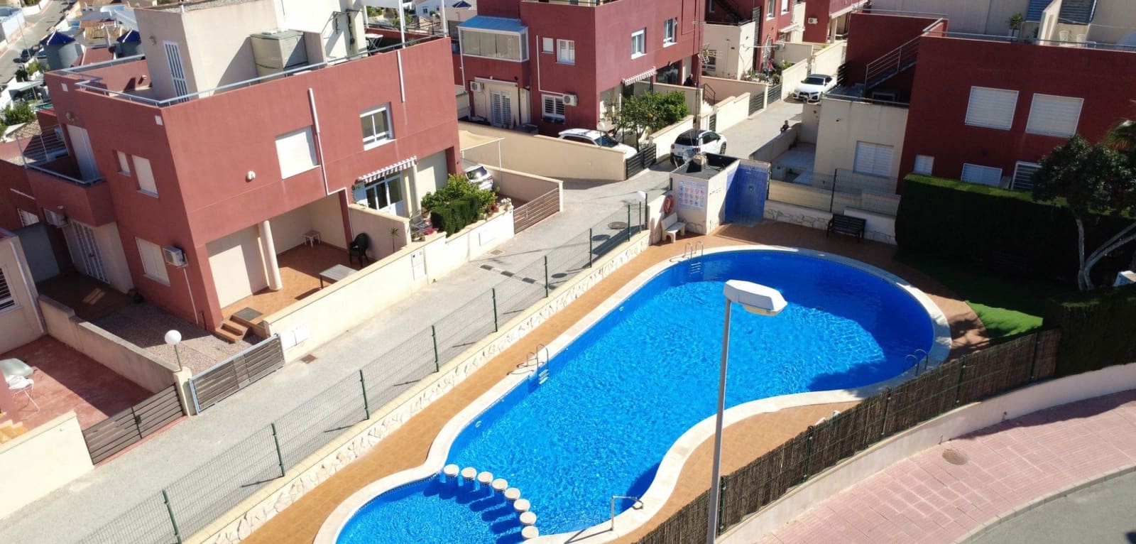3 quarto Casa em Banda para venda em Villamartin com piscina - 288 000 € (Ref: 9690110)