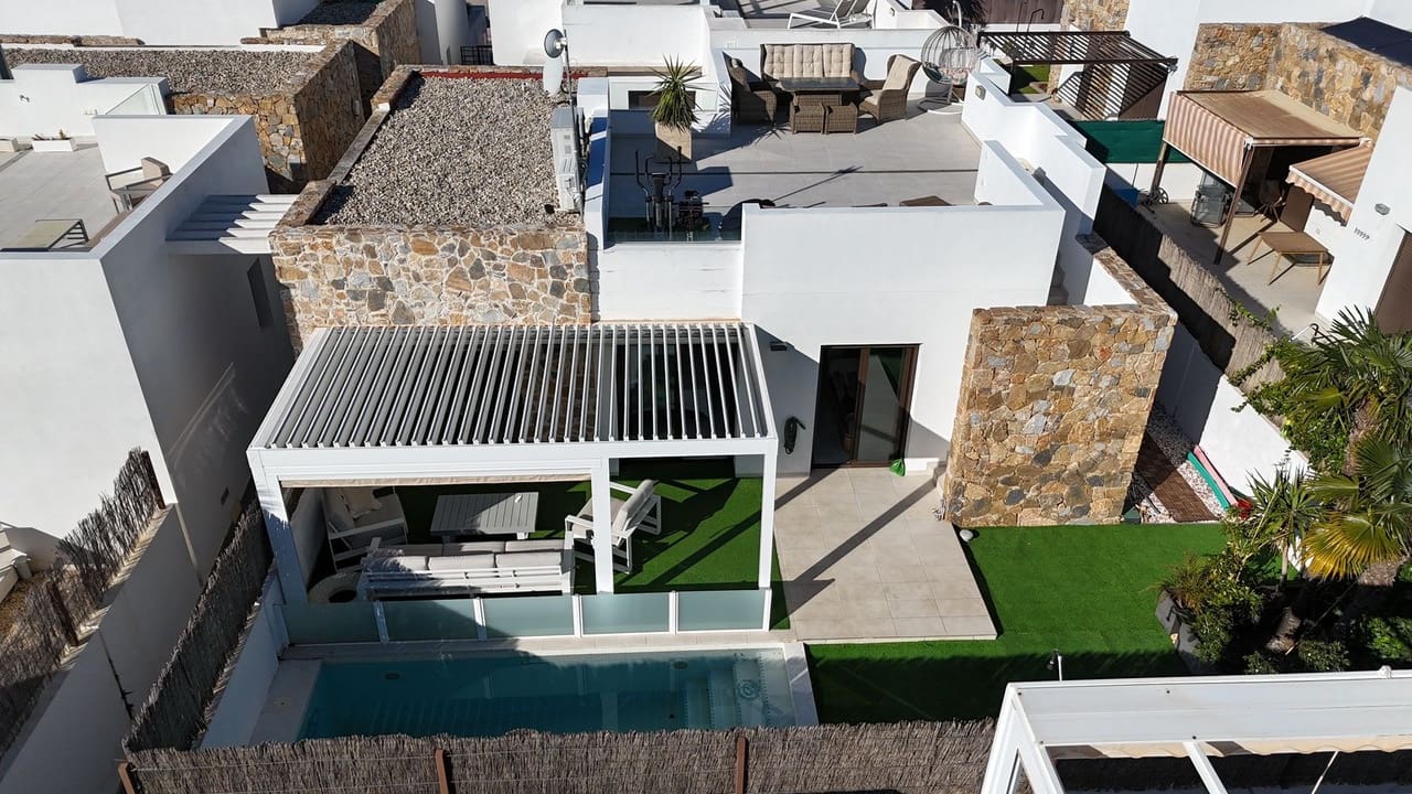 3 bedroom Villa for sale in Cabo Roig with pool - € 360,000 (Ref: 9713188)