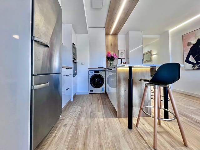 Apartamento de 3 habitaciones en Punta Prima, Torrevieja en venta con piscina garaje - 319.700 € (Ref: 9713190)