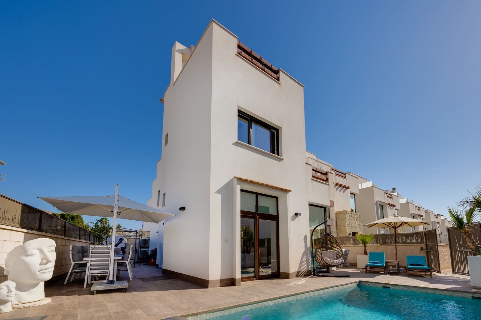 Chalet de 3 habitaciones en Ciudad Quesada en venta con piscina garaje - 499.000 € (Ref: 9726529)