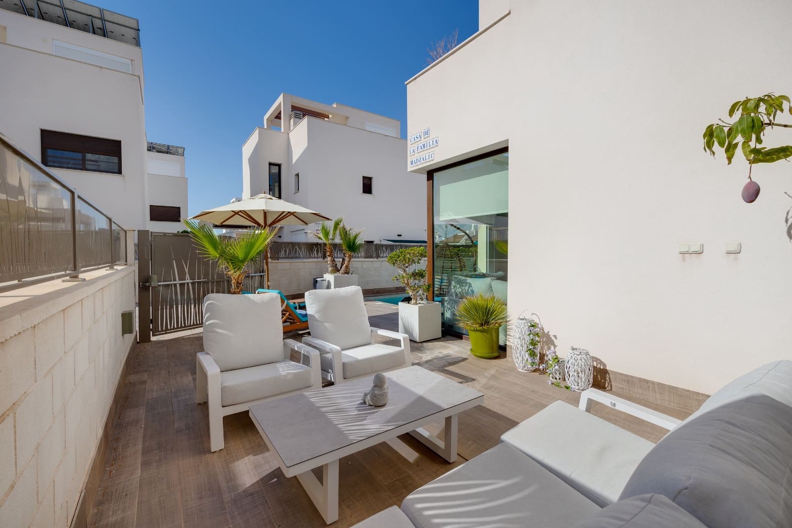 Chalet de 3 habitaciones en Ciudad Quesada en venta con piscina garaje - 499.000 € (Ref: 9726529)