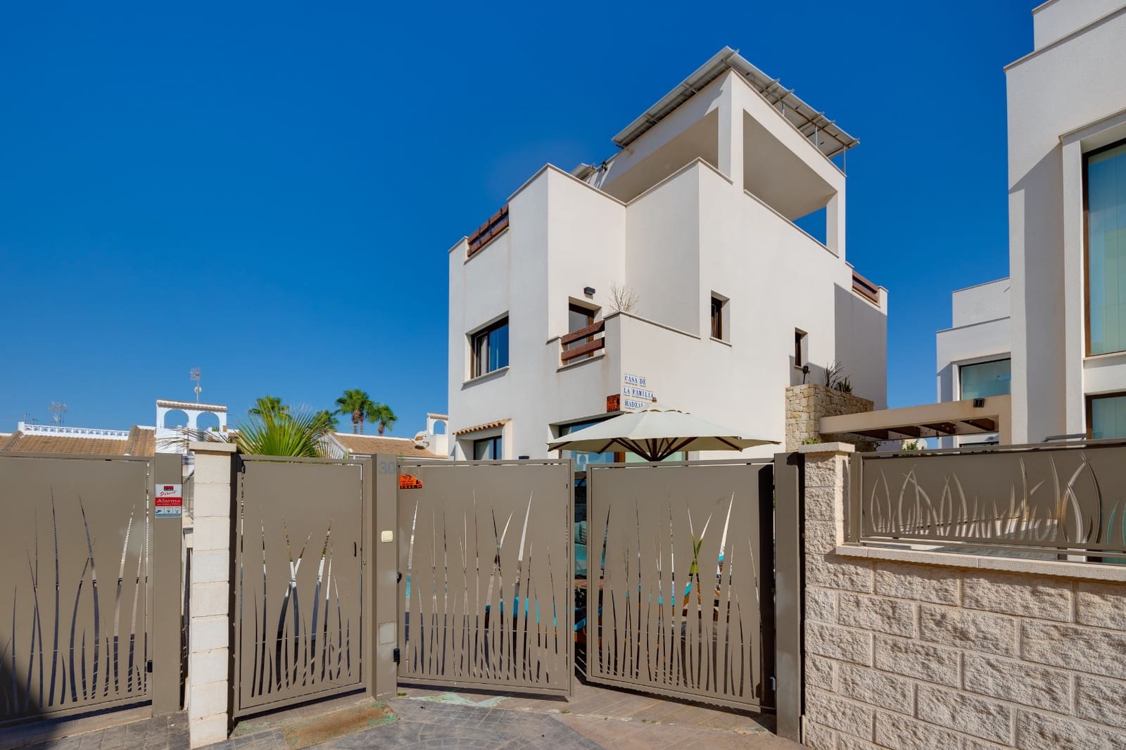 Chalet de 3 habitaciones en Ciudad Quesada en venta con piscina garaje - 499.000 € (Ref: 9726529)