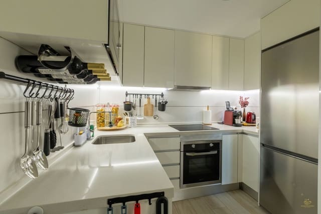 Apartamento de 2 habitaciones en Villamartin, Orihuela en venta con piscina garaje - 249.000 € (Ref: 9726530)