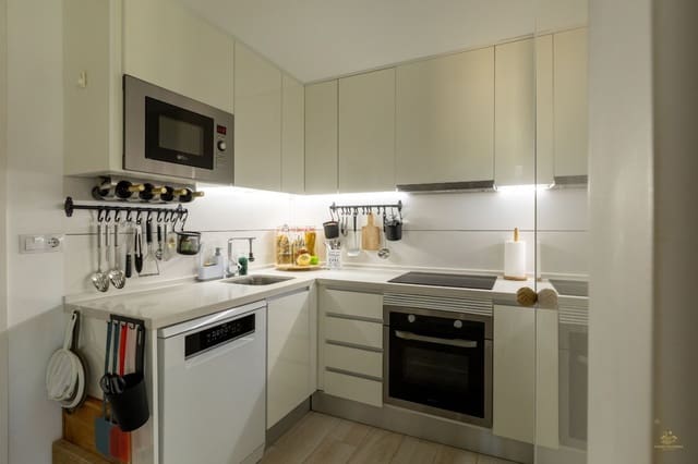 Apartamento de 2 habitaciones en Villamartin, Orihuela en venta con piscina garaje - 249.000 € (Ref: 9726530)