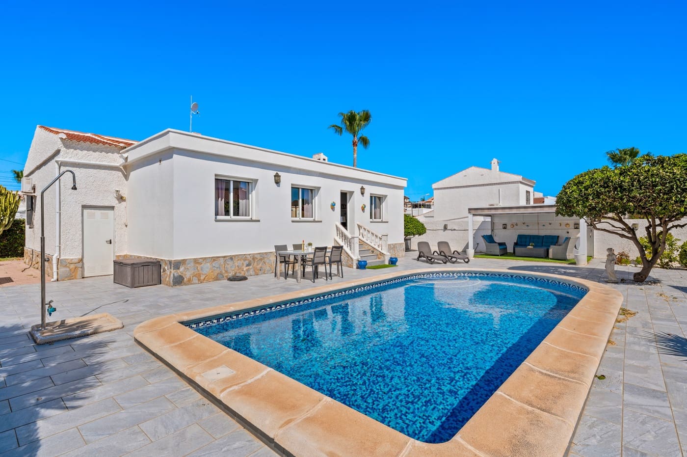 2 soveværelse Villa til salg i Ciudad Quesada med swimmingpool - € 365.000 (Ref: 9782380)