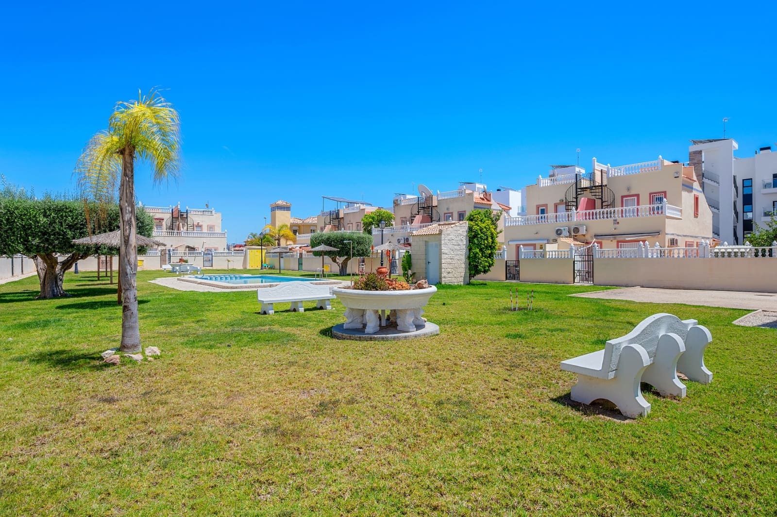 3 soveværelse Byhus til salg i La Zenia med swimmingpool - € 299.000 (Ref: 9793738)