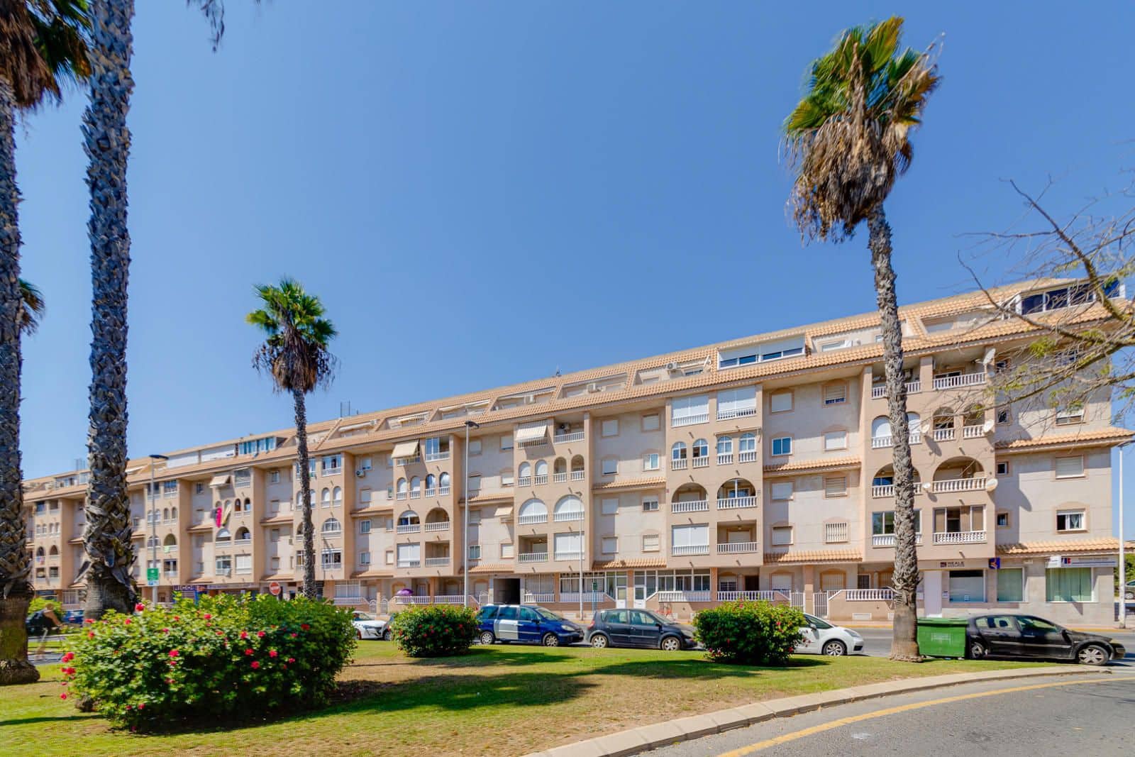 Apartamento de 2 habitaciones en Torrevieja en venta con piscina - 154.969 € (Ref: 9795666)