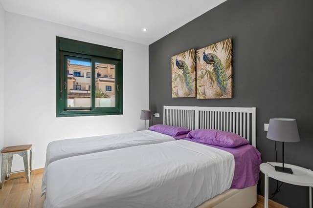 Apartamento de 2 habitaciones en La Zenia, Orihuela en venta con piscina - 200.000 € (Ref: 9803786)