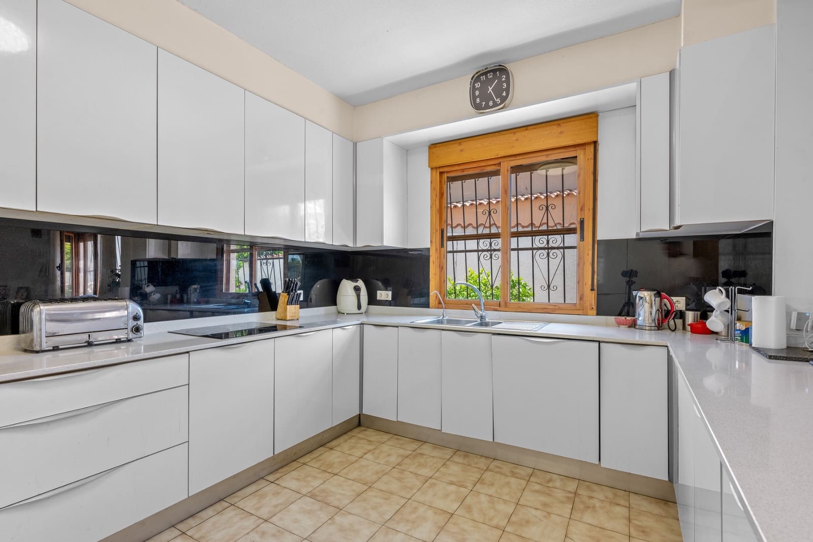 7 makuuhuone Huvila myytävänä paikassa Ciudad Quesada mukana uima-altaan - 750 000 € (Ref: 9838332)