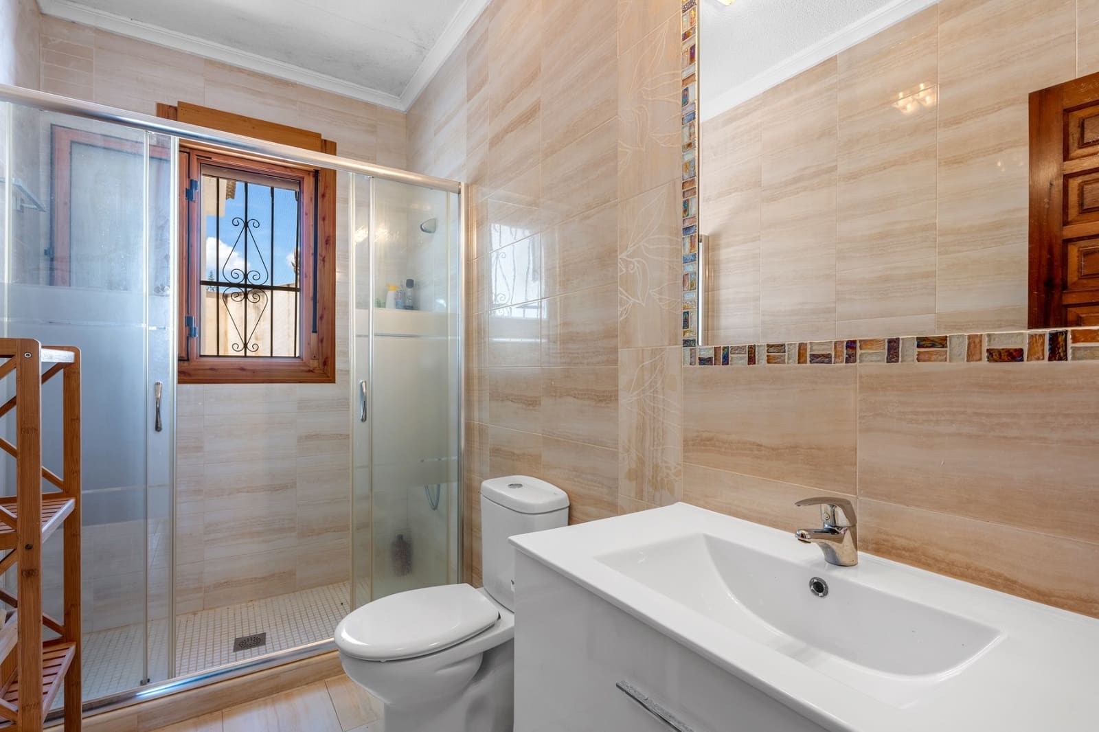 7 makuuhuone Huvila myytävänä paikassa Ciudad Quesada mukana uima-altaan - 750 000 € (Ref: 9838332)