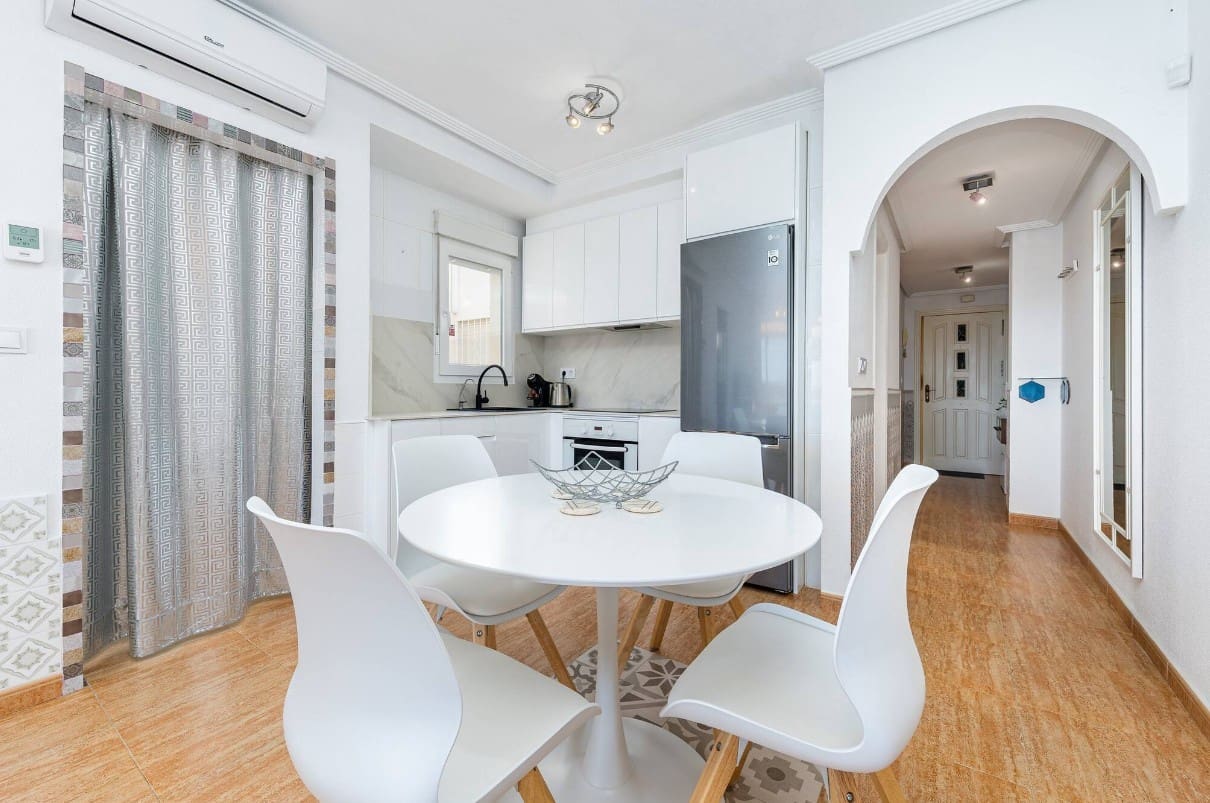 2 Zimmer Apartment zu verkaufen in Playa Flamenca mit Pool Garage - 167.000 € (Ref: 9838333)