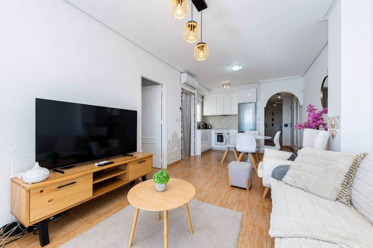 2 Zimmer Apartment zu verkaufen in Playa Flamenca mit Pool Garage - 167.000 € (Ref: 9838333)