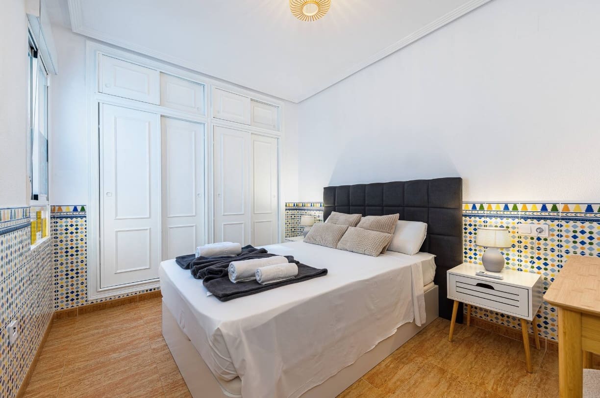 2 Zimmer Apartment zu verkaufen in Playa Flamenca mit Pool Garage - 167.000 € (Ref: 9838333)