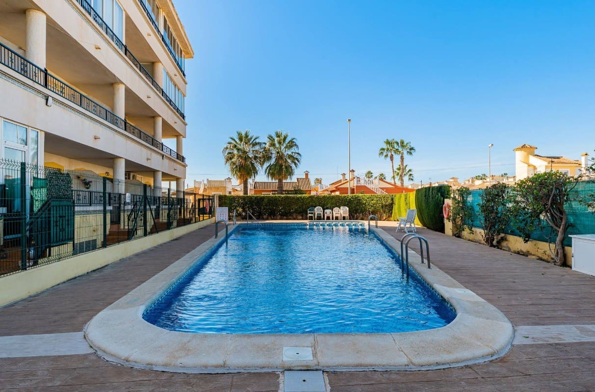 2 Zimmer Apartment zu verkaufen in Playa Flamenca mit Pool Garage - 167.000 € (Ref: 9838333)
