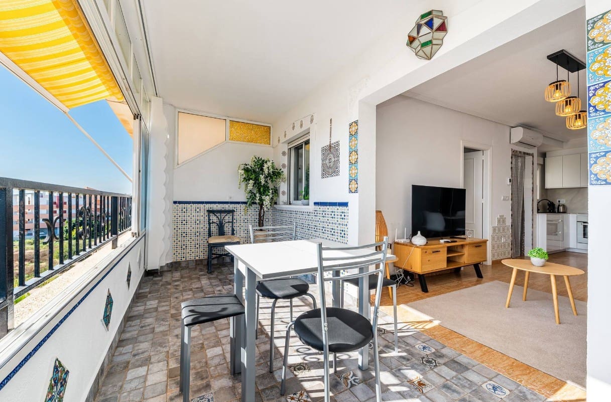 2 Zimmer Apartment zu verkaufen in Playa Flamenca mit Pool Garage - 167.000 € (Ref: 9838333)