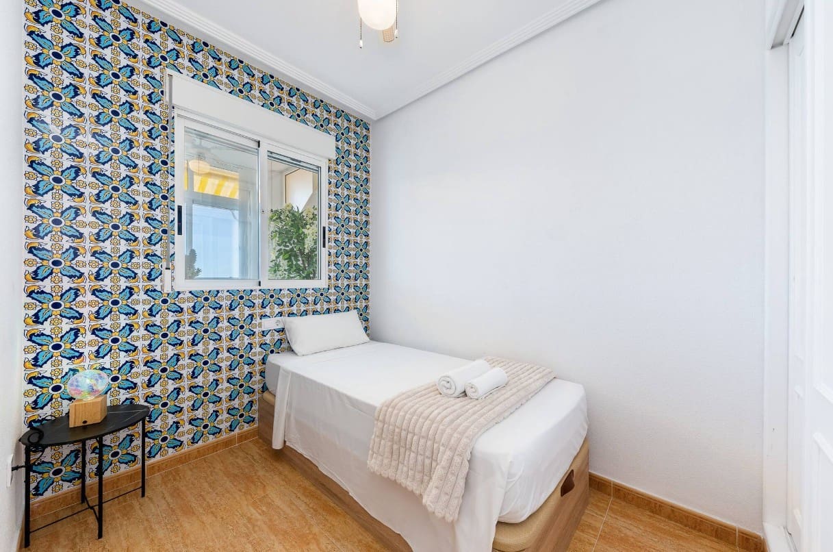 2 Zimmer Apartment zu verkaufen in Playa Flamenca mit Pool Garage - 167.000 € (Ref: 9838333)