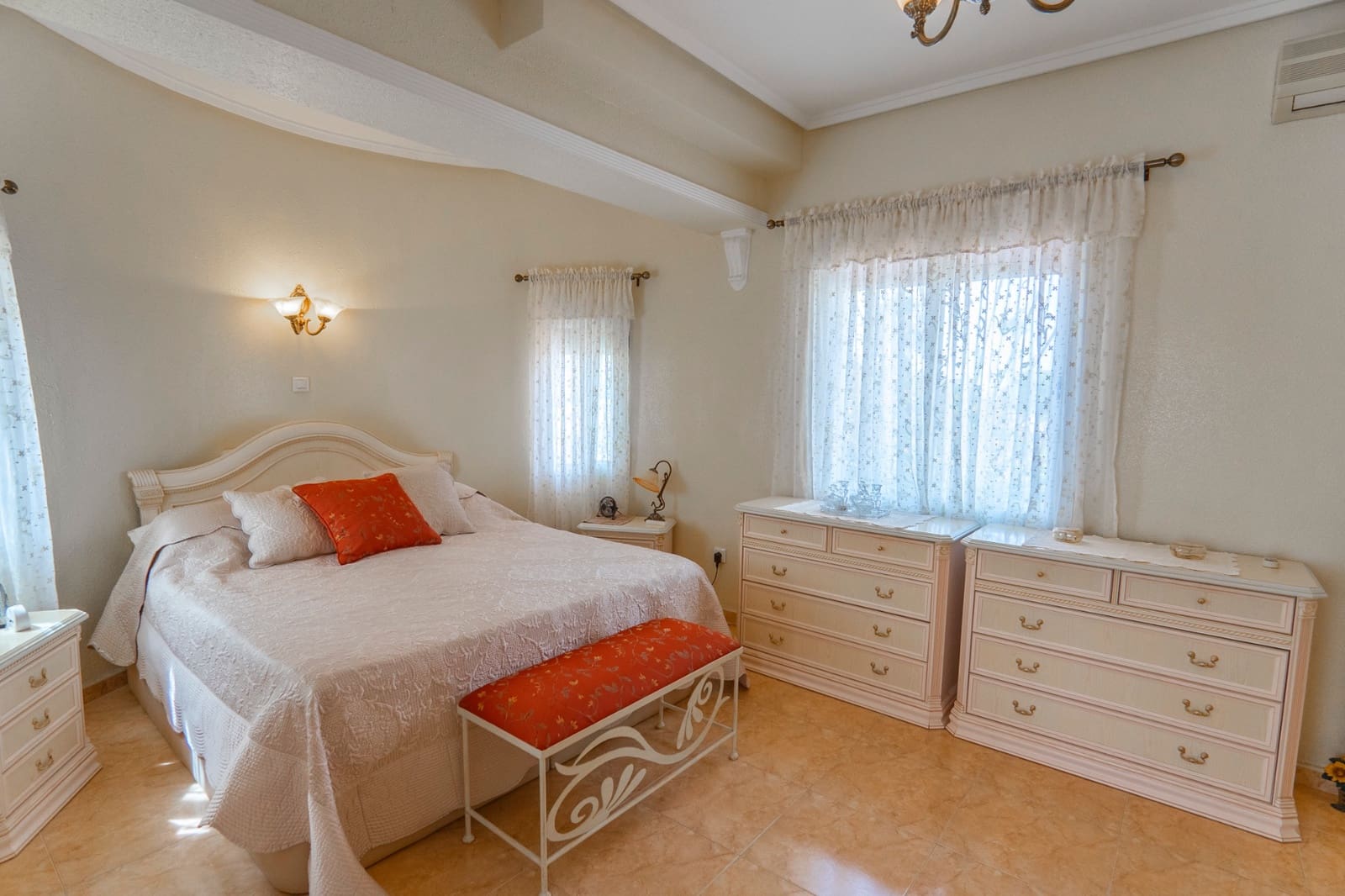 4 slaapkamer Villa te koop in Ciudad Quesada met zwembad - € 485.000 (Ref: 9928256)