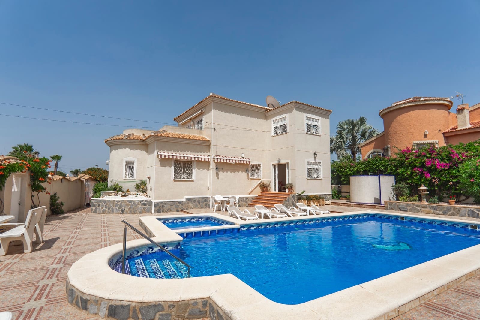 4 slaapkamer Villa te koop in Ciudad Quesada met zwembad - € 485.000 (Ref: 9928256)