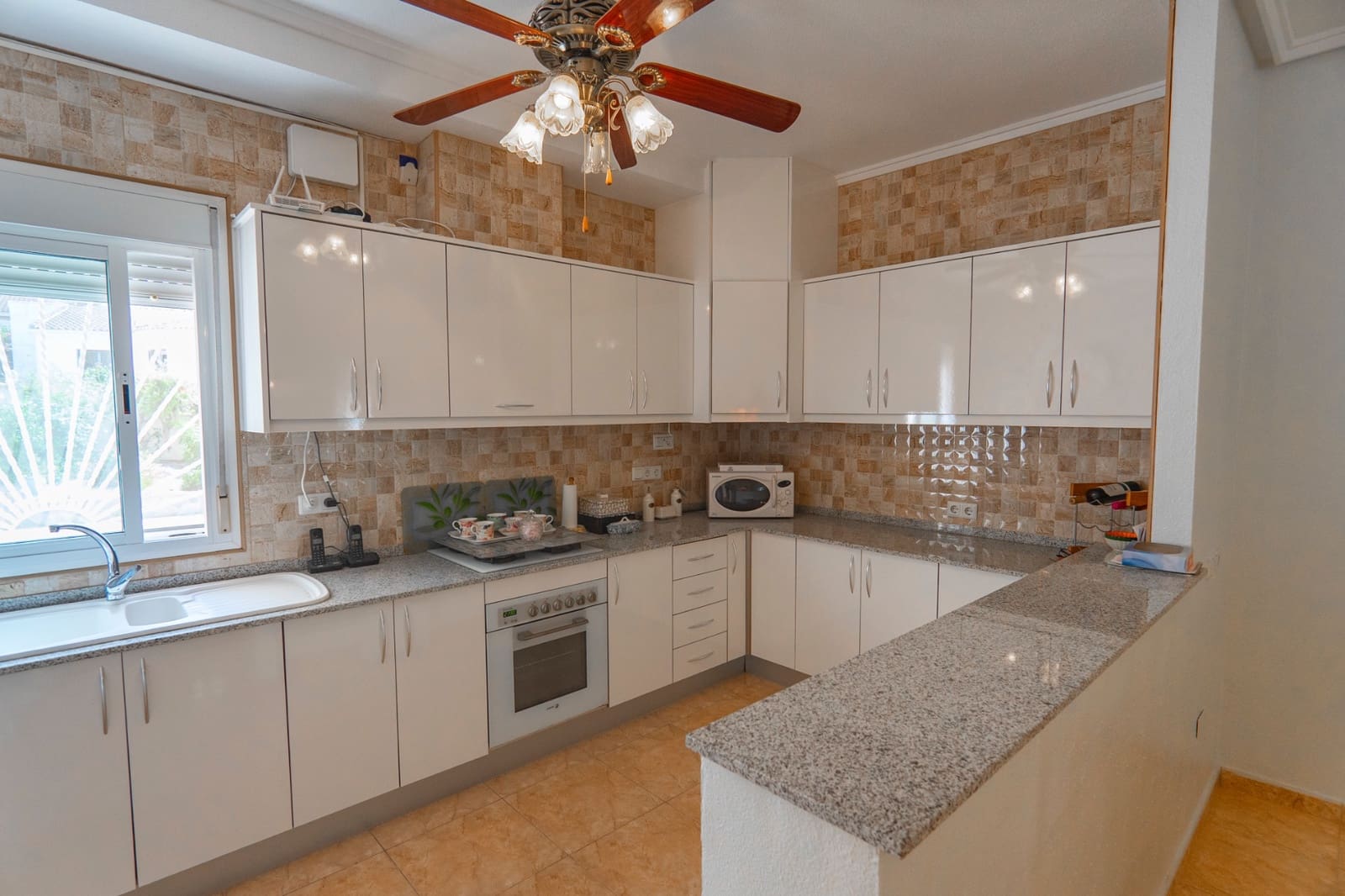 4 slaapkamer Villa te koop in Ciudad Quesada met zwembad - € 485.000 (Ref: 9928256)