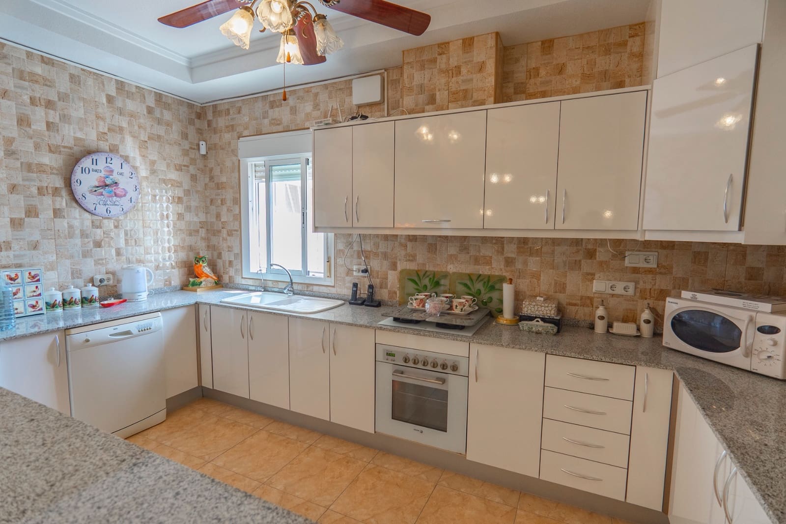 4 slaapkamer Villa te koop in Ciudad Quesada met zwembad - € 485.000 (Ref: 9928256)
