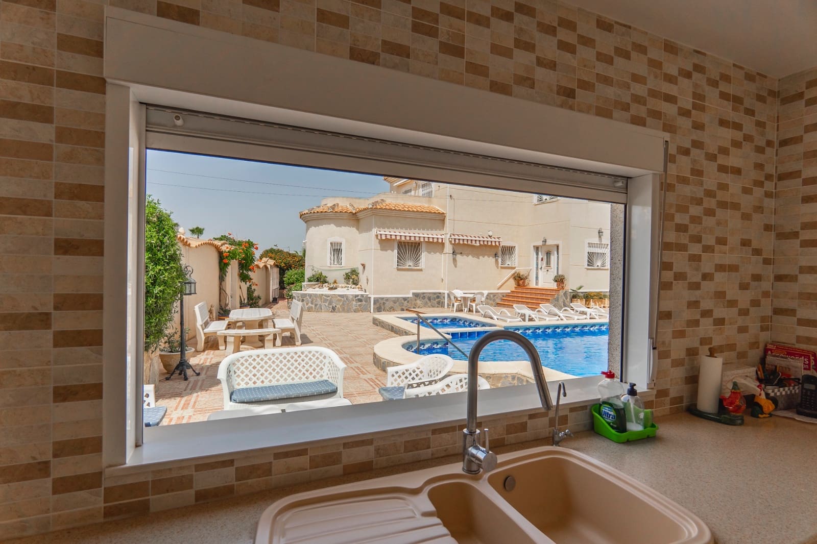 4 slaapkamer Villa te koop in Ciudad Quesada met zwembad - € 485.000 (Ref: 9928256)