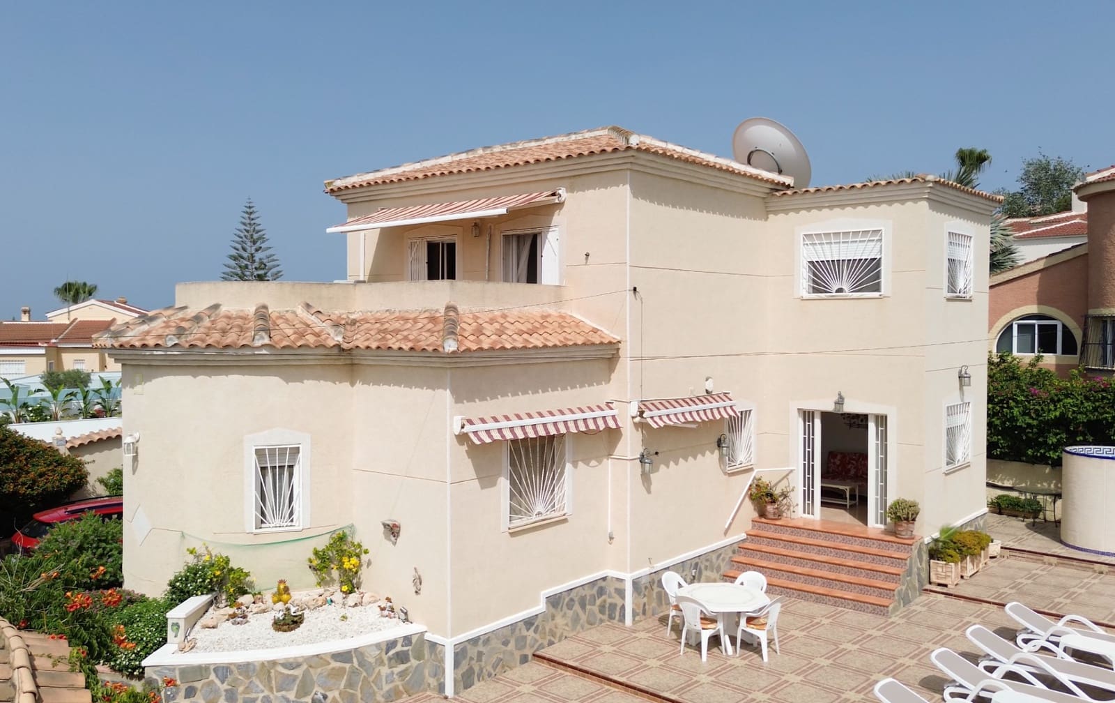 4 slaapkamer Villa te koop in Ciudad Quesada met zwembad - € 485.000 (Ref: 9928256)
