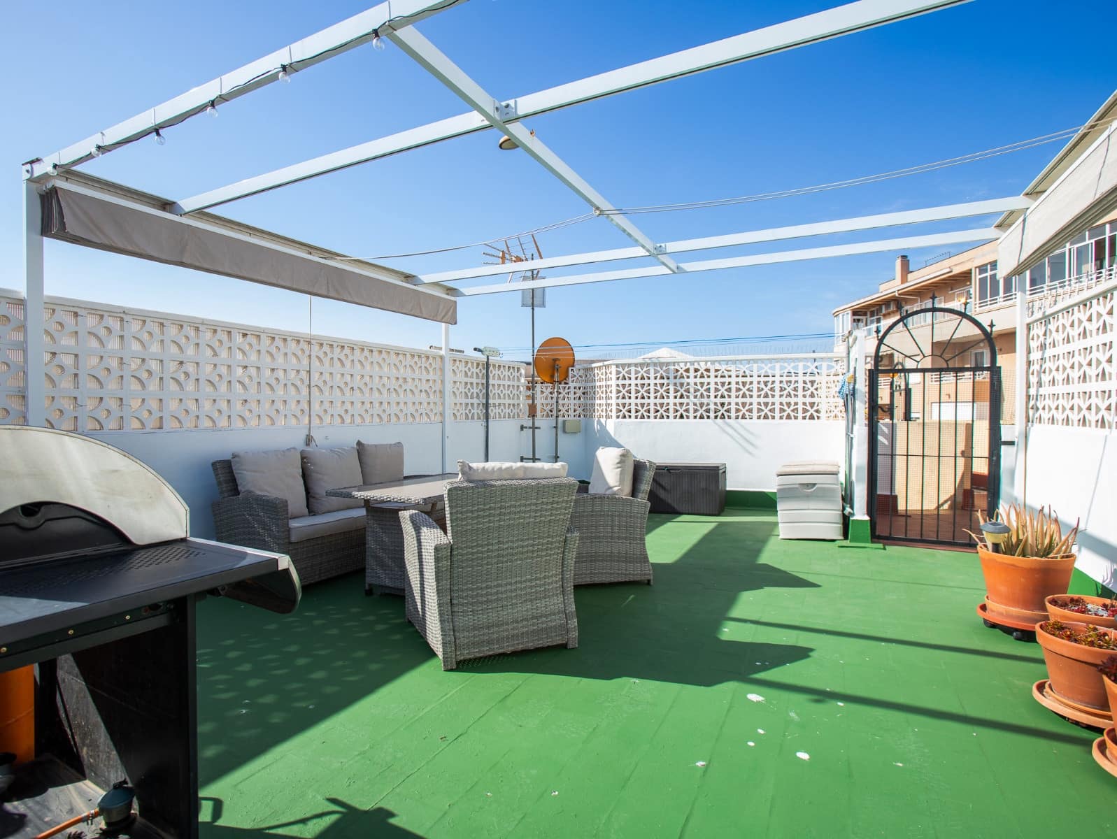 2 bedroom Apartment for sale in Torrevieja - € 145,000 (Ref: 9976347)