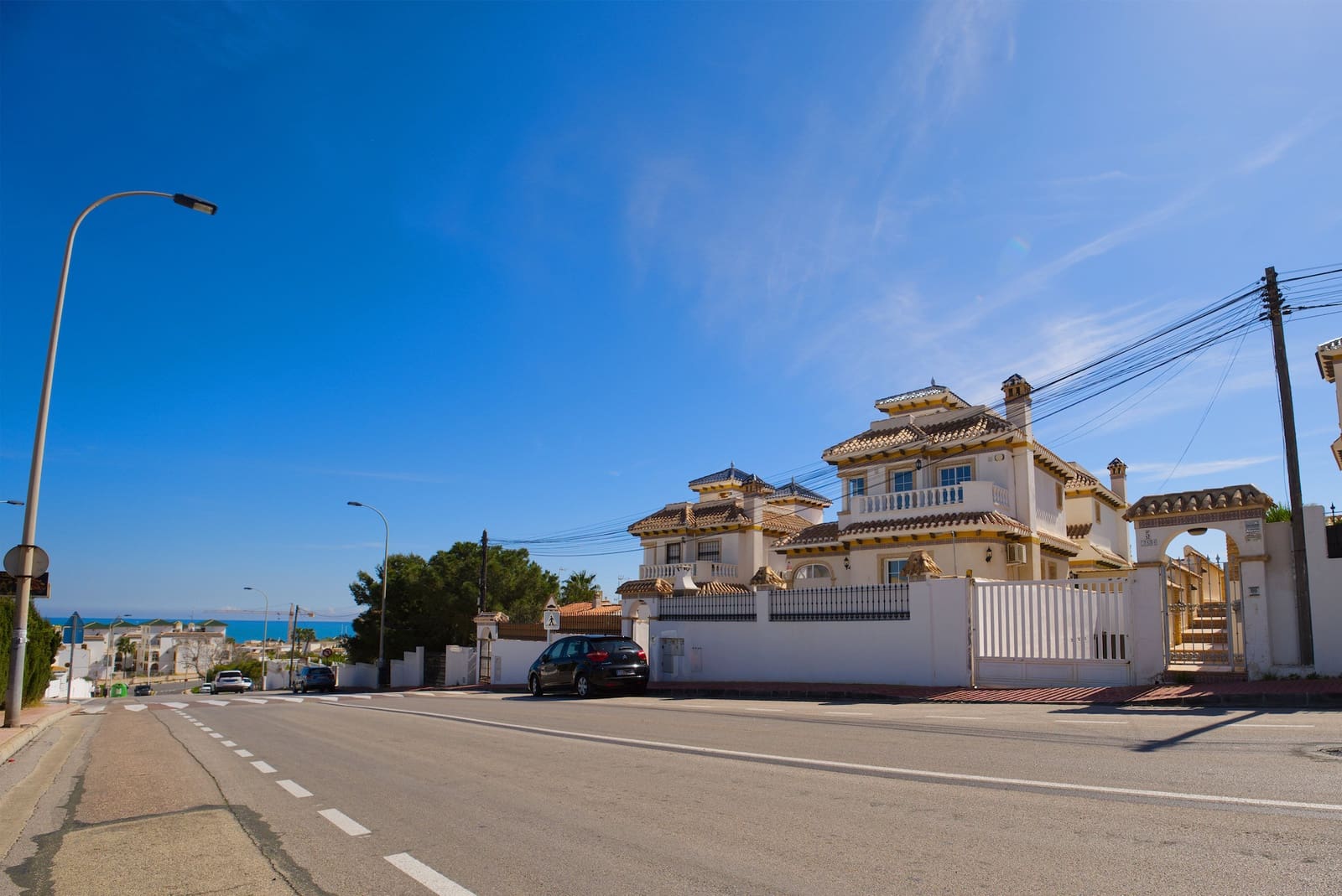 3 soveværelse Villa til salg i Torrevieja med swimmingpool garage - € 415.000 (Ref: 9976492)