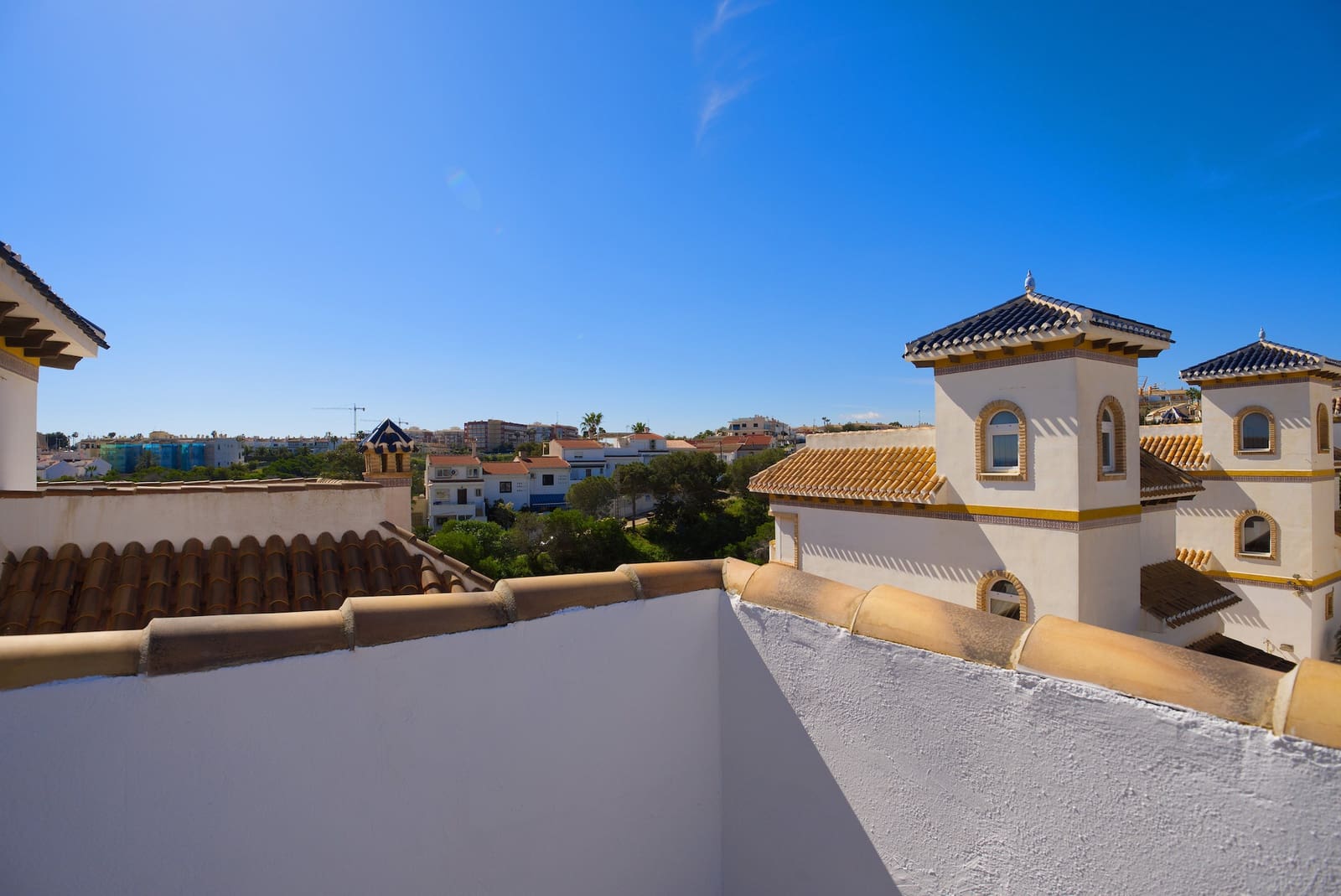 3 soveværelse Villa til salg i Torrevieja med swimmingpool garage - € 415.000 (Ref: 9976492)