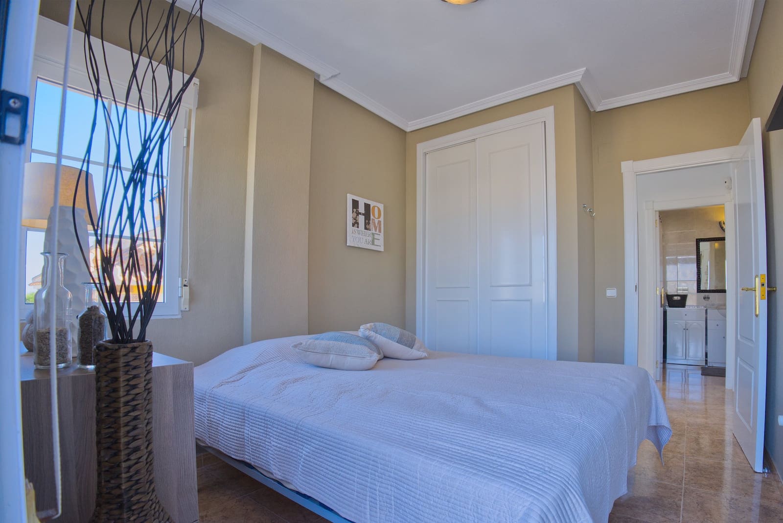3 soveværelse Villa til salg i Torrevieja med swimmingpool garage - € 415.000 (Ref: 9976492)