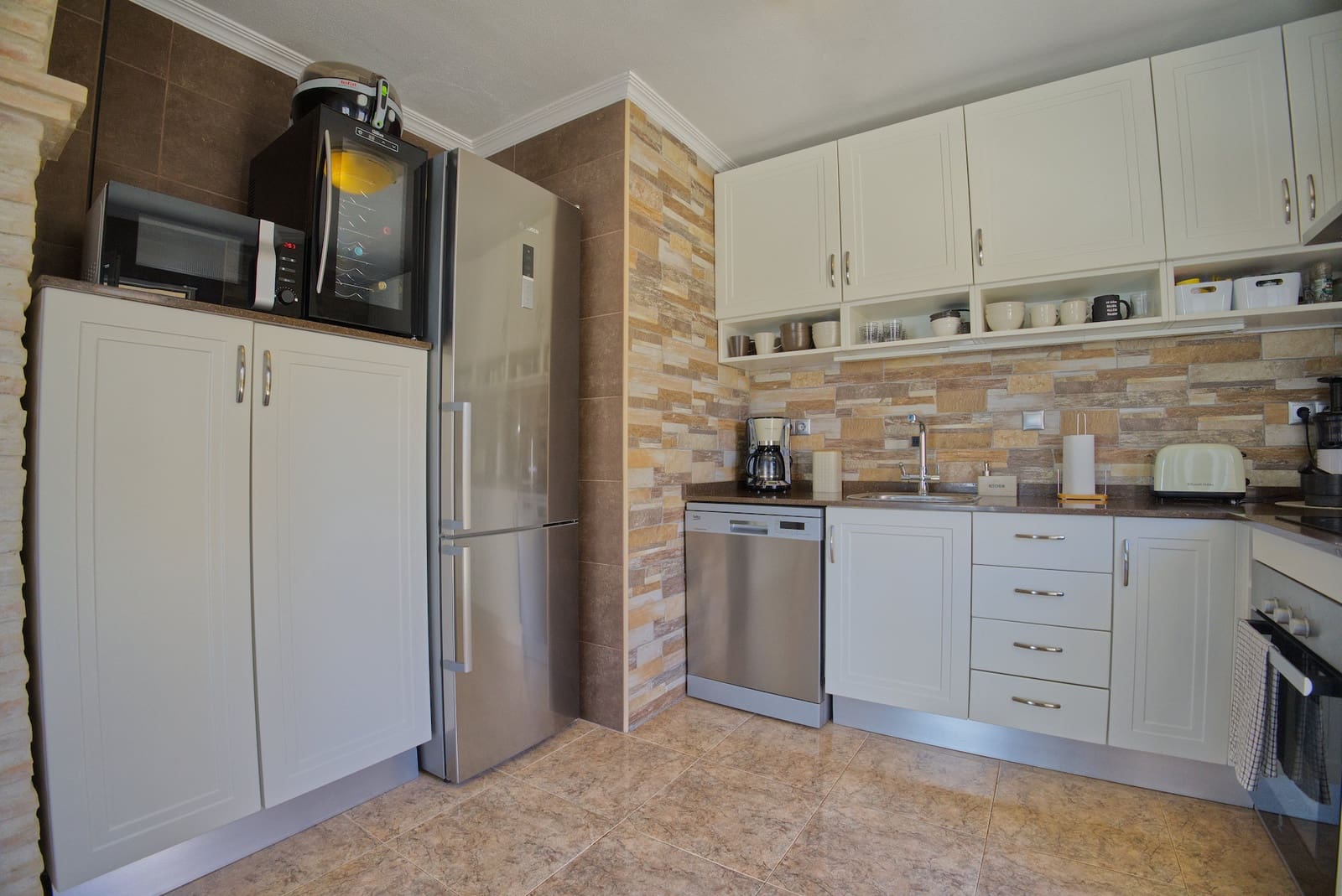 3 soveværelse Villa til salg i Torrevieja med swimmingpool garage - € 415.000 (Ref: 9976492)