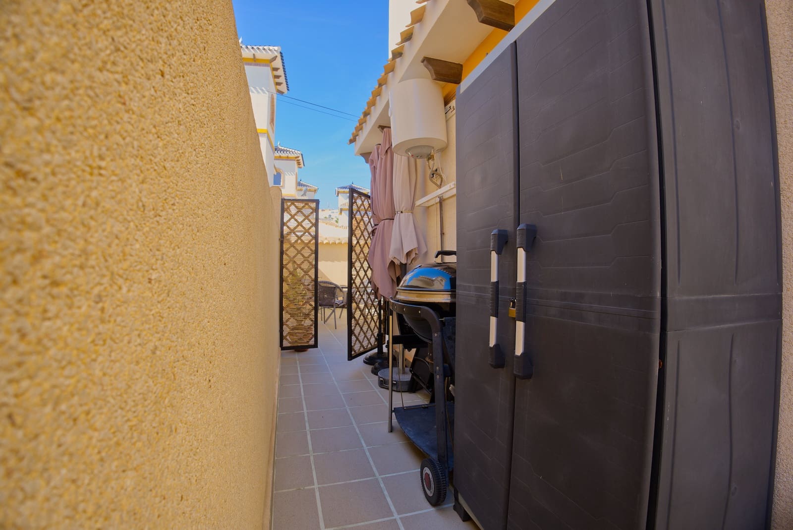 3 soveværelse Villa til salg i Torrevieja med swimmingpool garage - € 415.000 (Ref: 9976492)