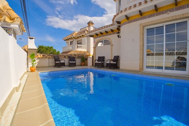 3 soveværelse Villa til salg i Torreblanca, Torrevieja med swimmingpool garage - € 415.000 (Ref: 9976492)