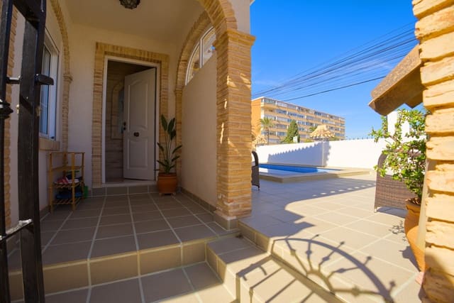 3 soveværelse Villa til salg i Torreblanca, Torrevieja med swimmingpool garage - € 415.000 (Ref: 9976492)