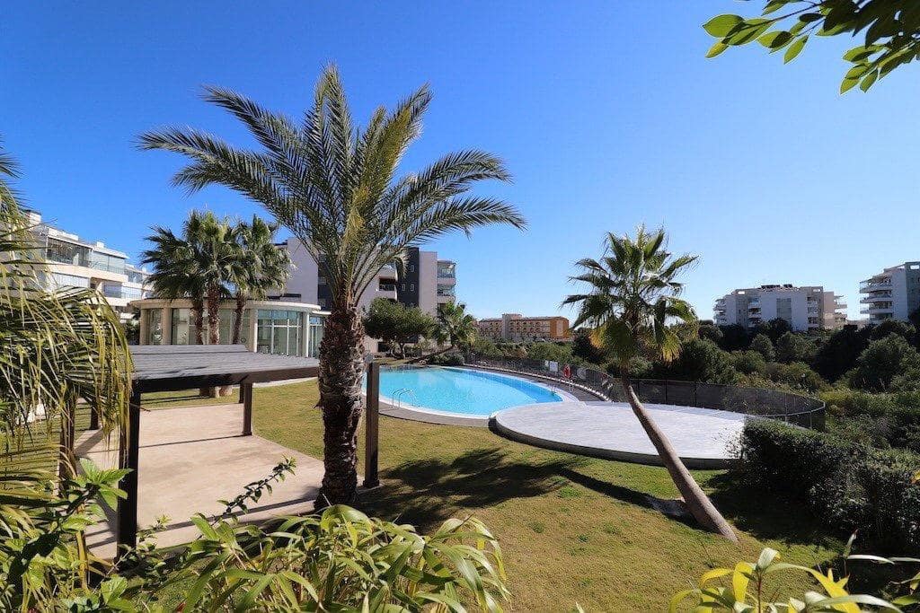 3 quarto Apartamento para venda em Villamartin com piscina - 335 000 € (Ref: 9976494)