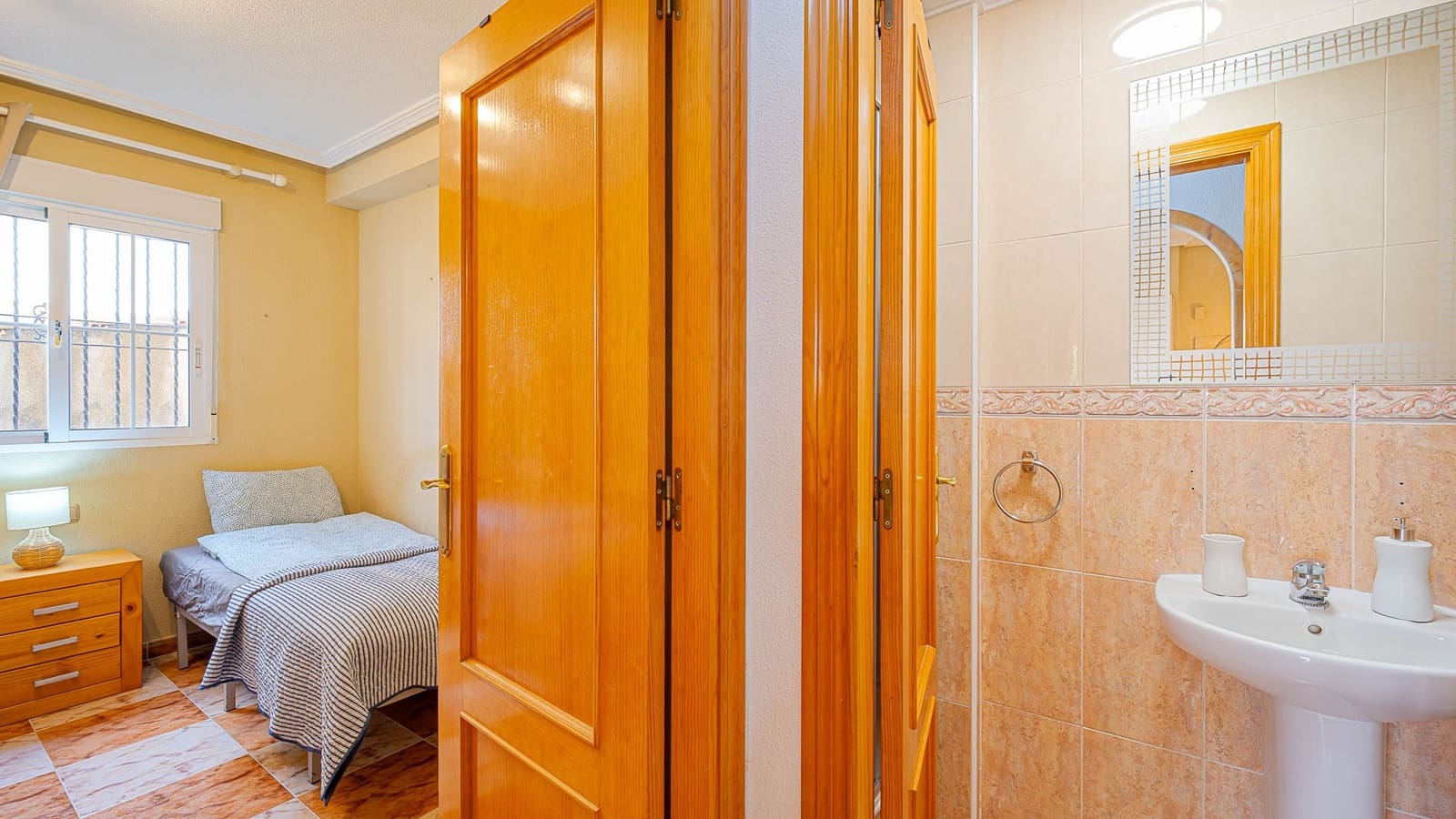 3 soveværelse Semi-Rækkehus til salg i Orihuela Costa med swimmingpool garage - € 269.900 (Ref: 9984083)