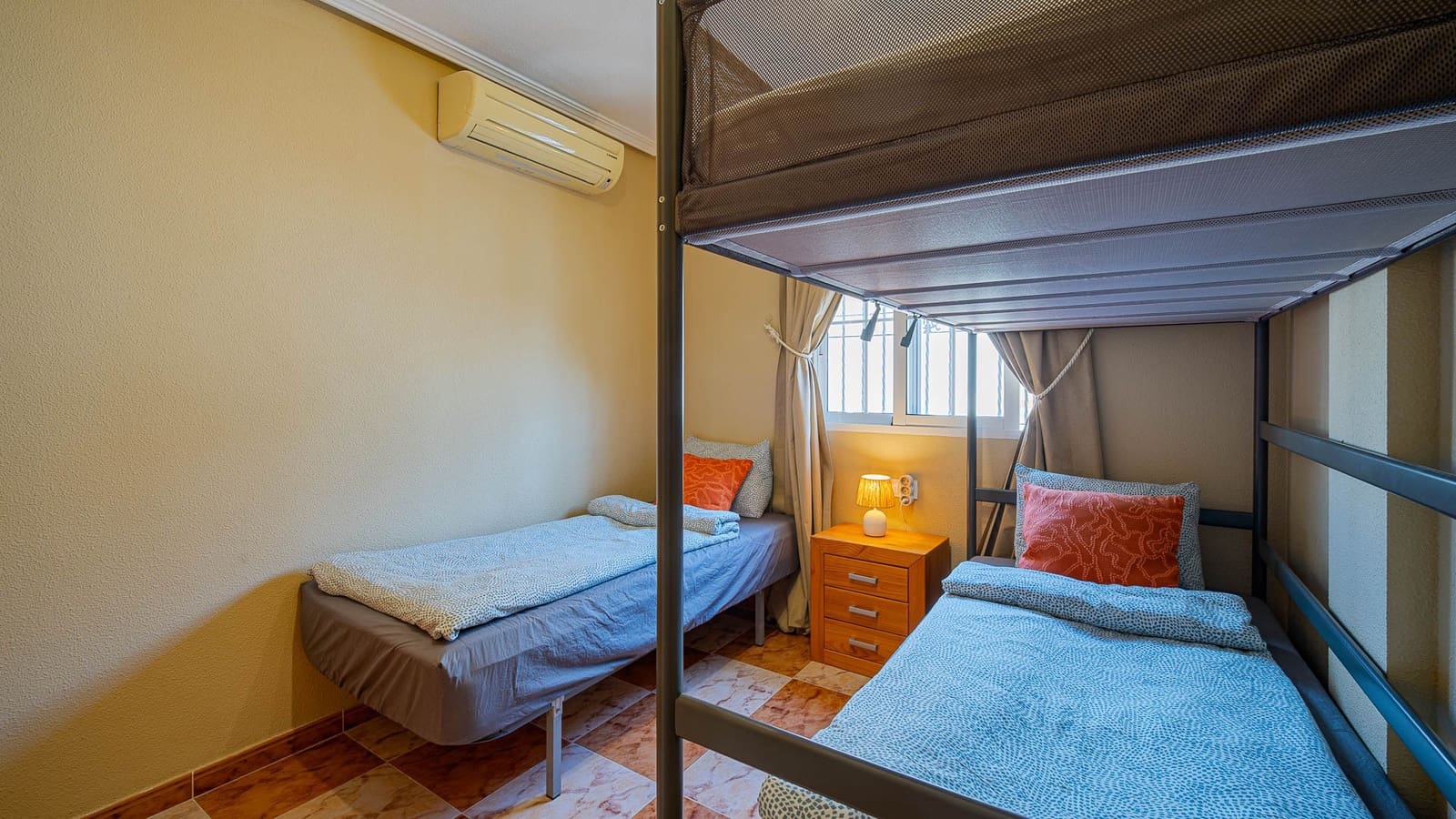 3 soveværelse Semi-Rækkehus til salg i Orihuela Costa med swimmingpool garage - € 269.900 (Ref: 9984083)