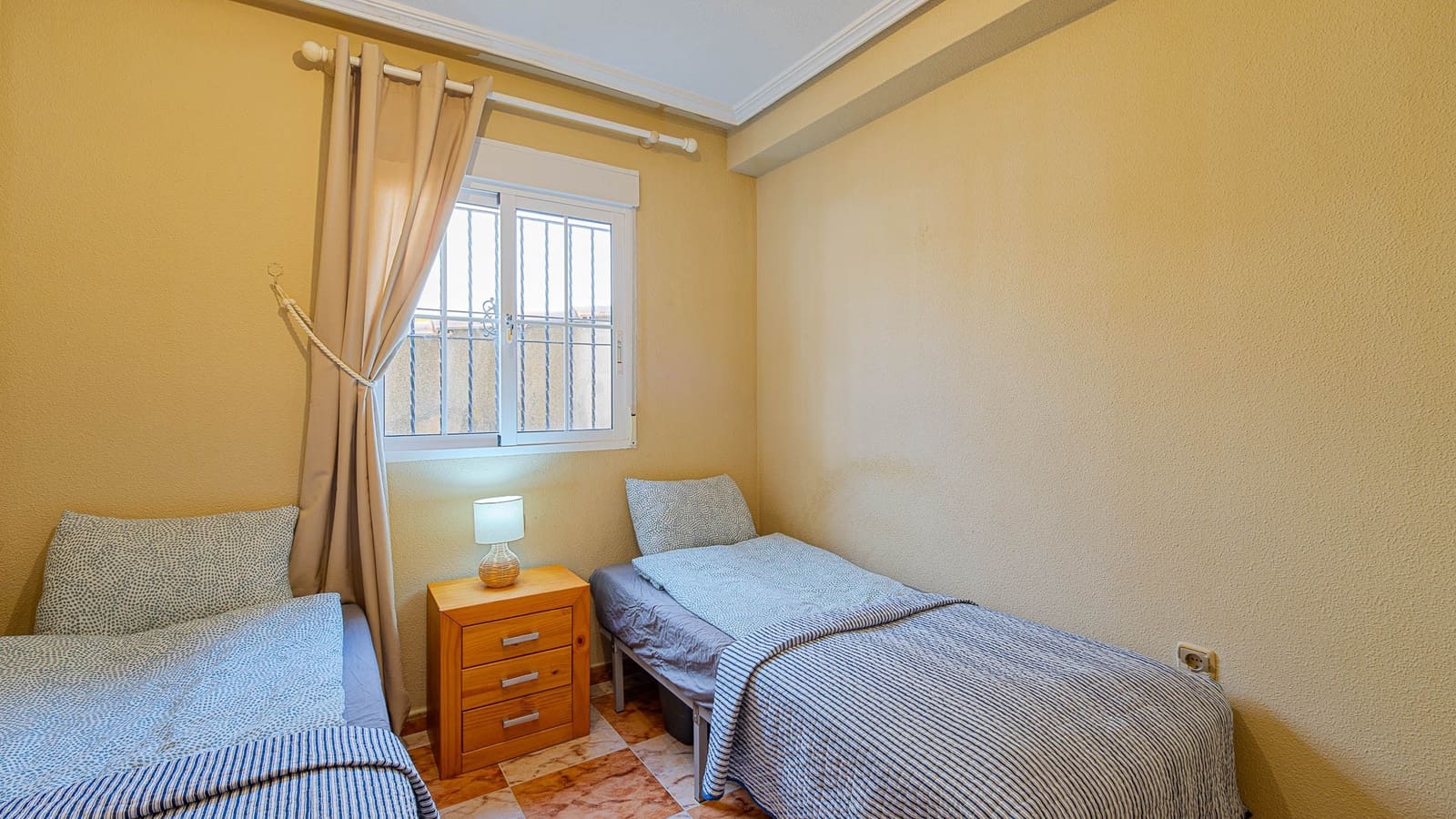 3 soveværelse Semi-Rækkehus til salg i Orihuela Costa med swimmingpool garage - € 269.900 (Ref: 9984083)