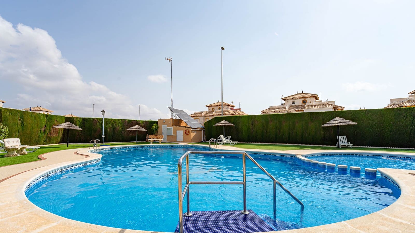 3 soveværelse Semi-Rækkehus til salg i Orihuela Costa med swimmingpool garage - € 269.900 (Ref: 9984083)