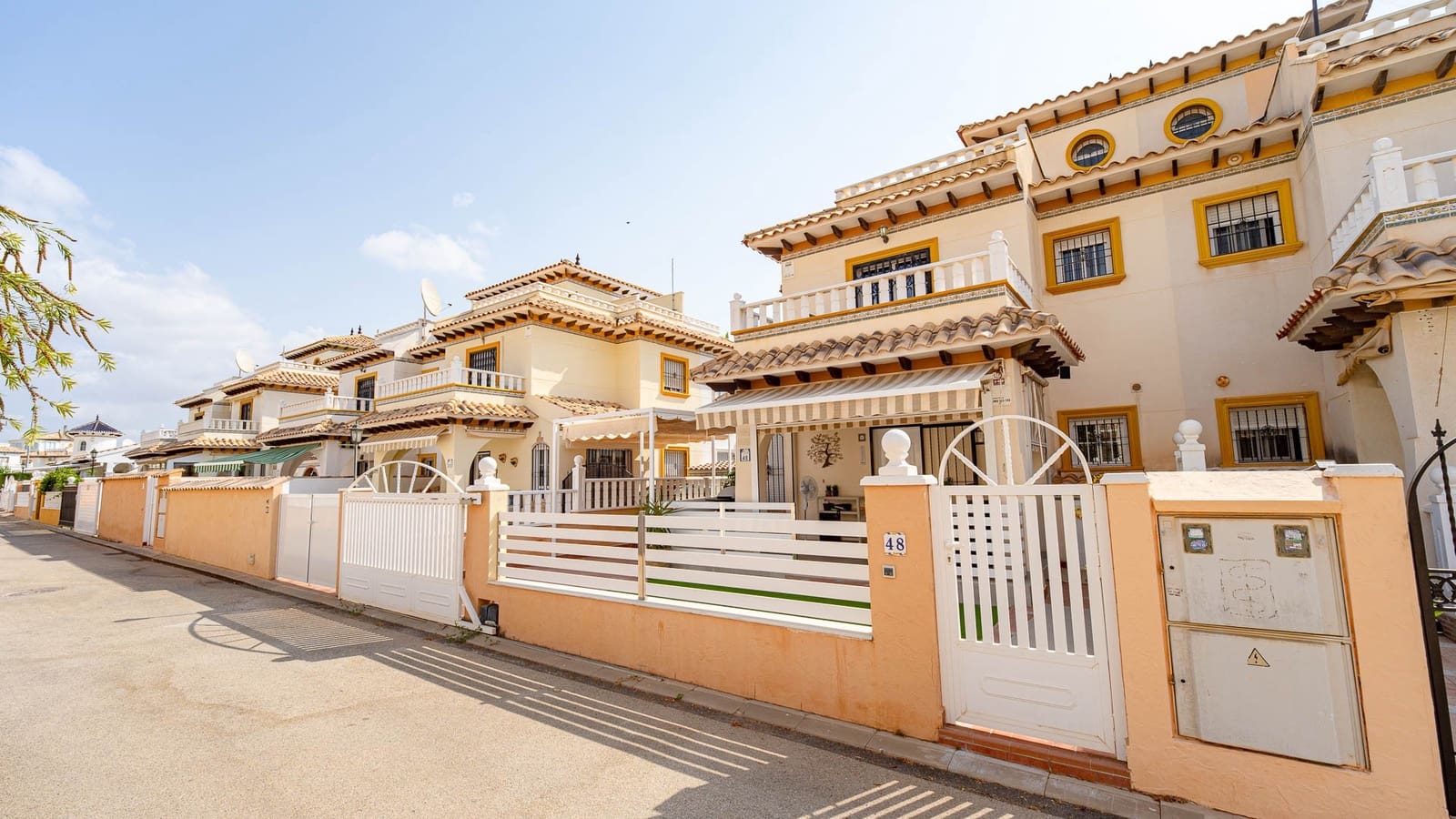 3 soveværelse Semi-Rækkehus til salg i Orihuela Costa med swimmingpool garage - € 269.900 (Ref: 9984083)