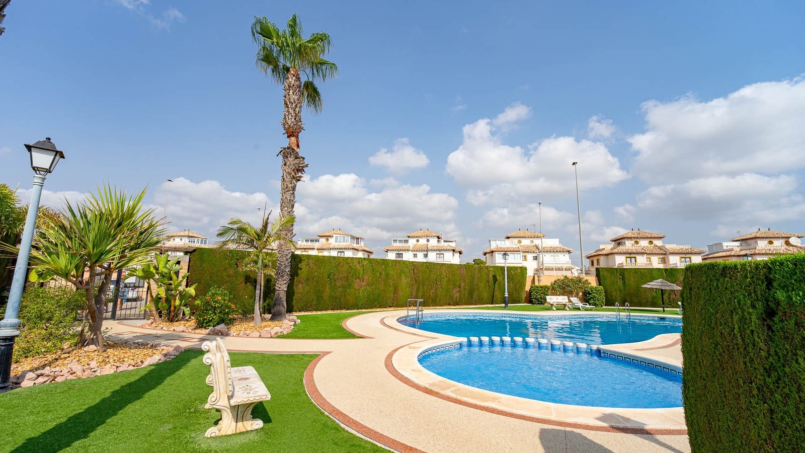 3 soveværelse Semi-Rækkehus til salg i Orihuela Costa med swimmingpool garage - € 269.900 (Ref: 9984083)