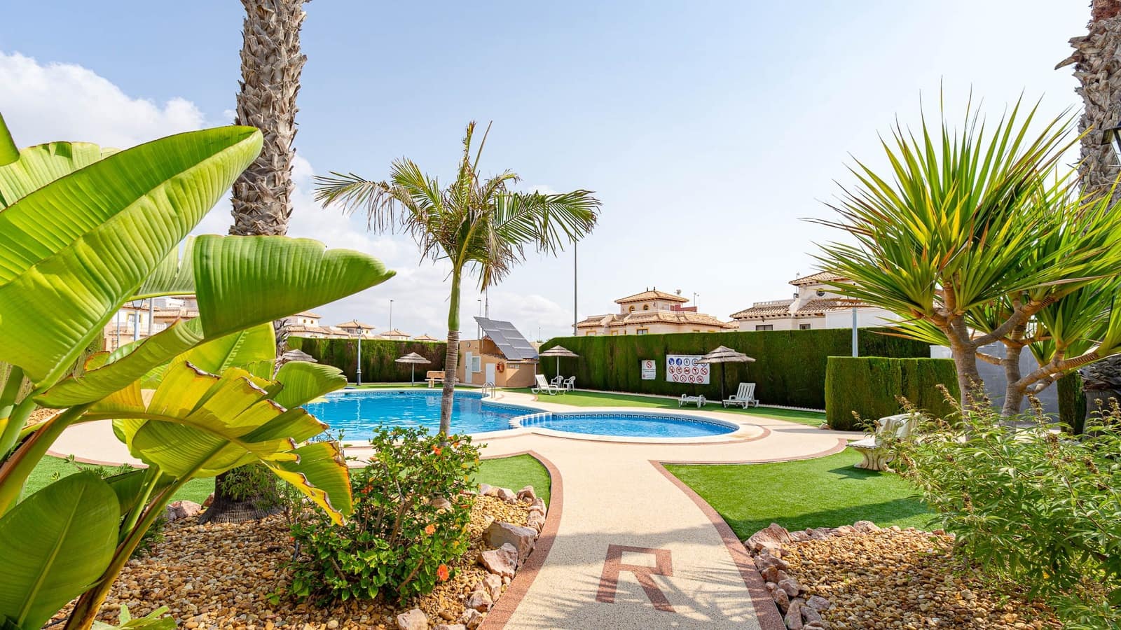 3 soveværelse Semi-Rækkehus til salg i Orihuela Costa med swimmingpool garage - € 269.900 (Ref: 9984083)