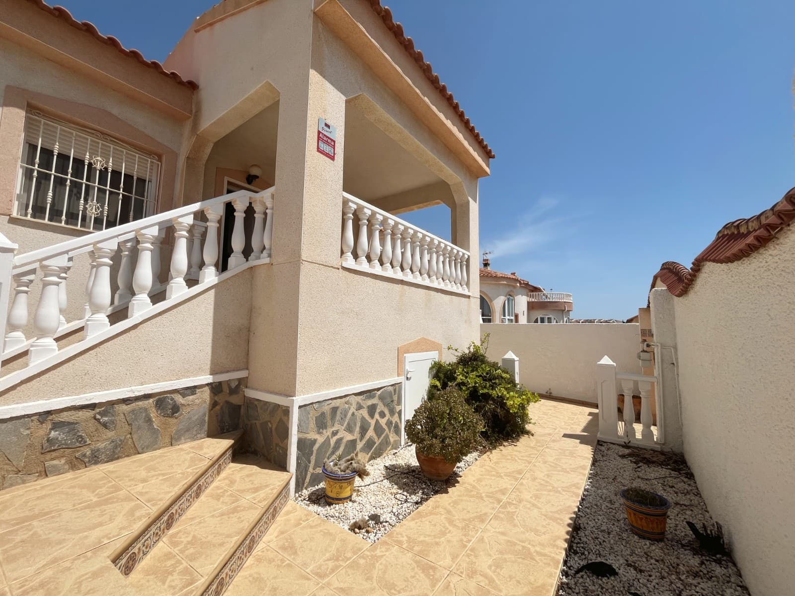 Chalet de 2 habitaciones en Ciudad Quesada en venta con piscina - 285.000 € (Ref: 9993615)