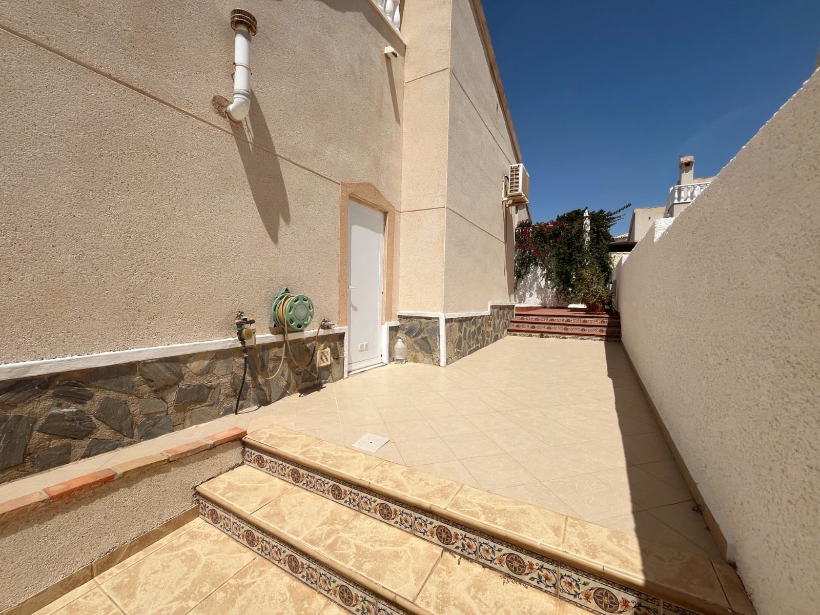 Chalet de 2 habitaciones en Ciudad Quesada en venta con piscina - 285.000 € (Ref: 9993615)
