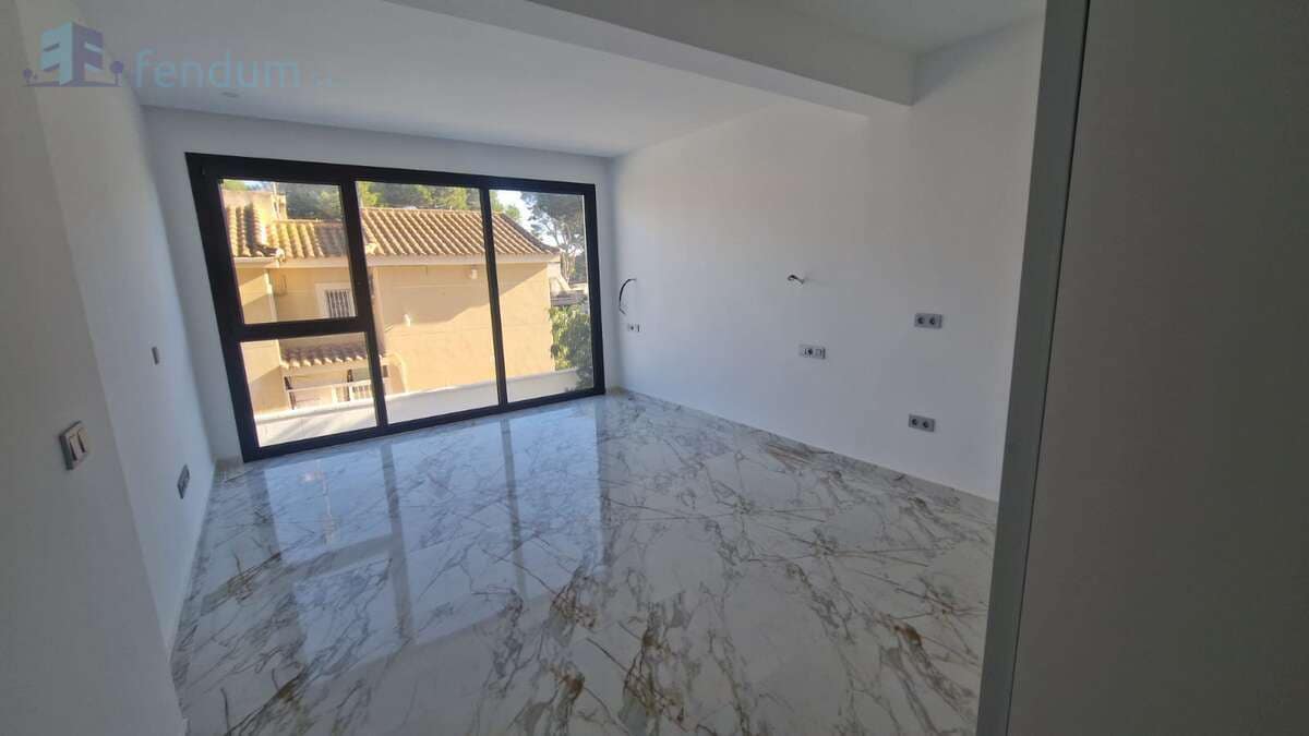 Chalet de 4 habitaciones en Los Balcones en venta con piscina garaje - 995.000 € (Ref: 8681900)